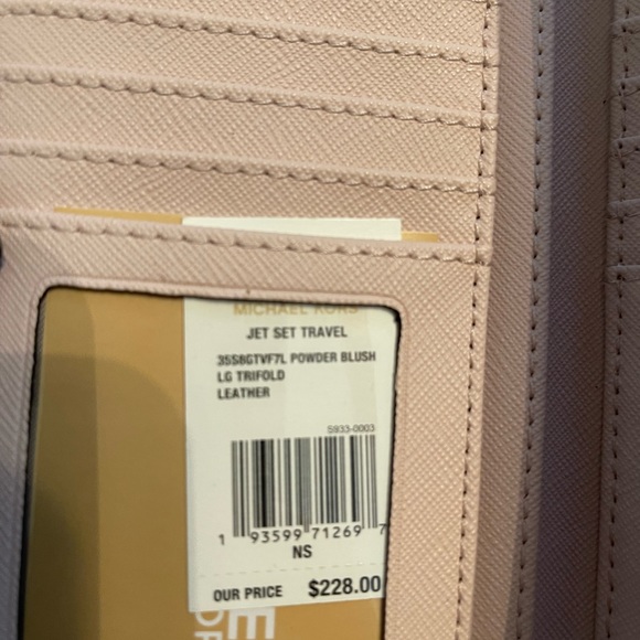 Michael Kors Charlotte satchel and jet set travel wallet set - Picture 5 of 7